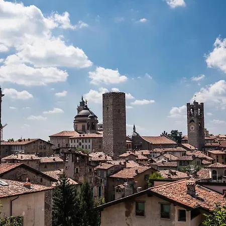 Lägenhet Luxury Charm Centro Bergamo